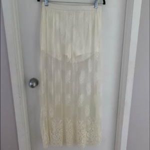 Mendocino white shorts w/ lace skirt, NWT, size L,